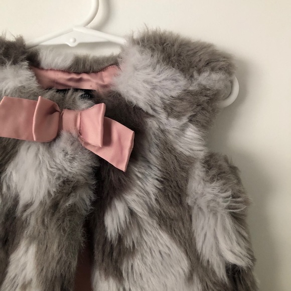 3/$10 Cynthia Rowley Girls Faux Fur Vest - Picture 2 of 6